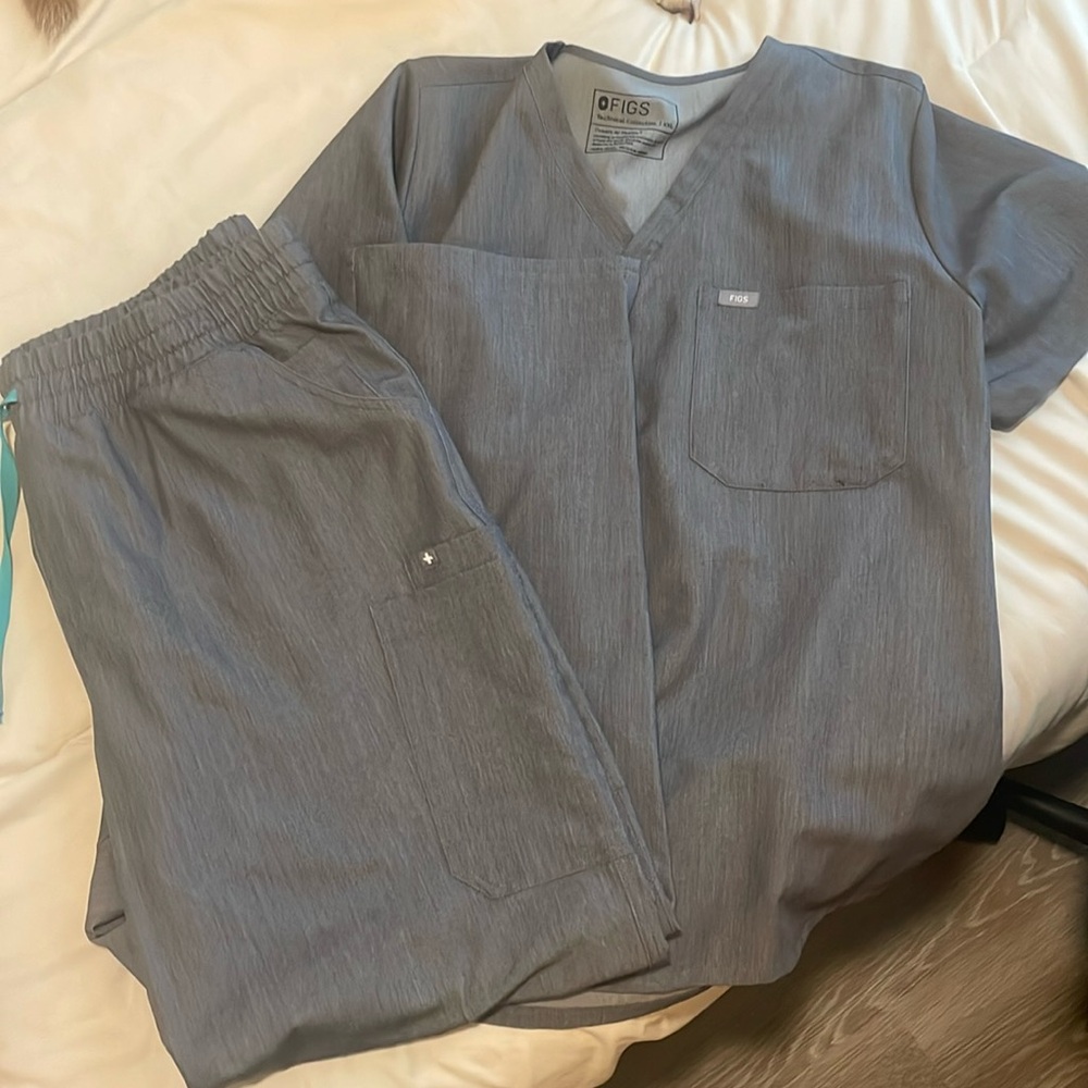 FIGS graphite XXL scrub set